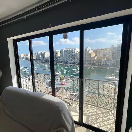 1 Bedroom Seaview Apt In St Julians Apt7 アパート *
